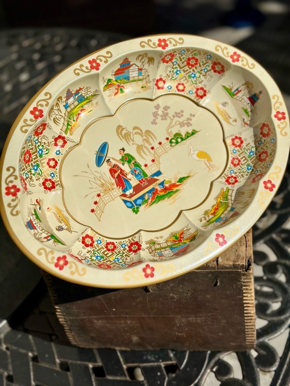 Vintage Daher Tin Oval Scalloped Asian Scene Serving Bowl Gold Floral England
